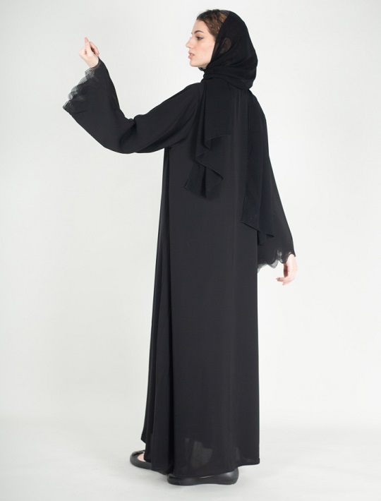 Abaya with lace on sleeves
